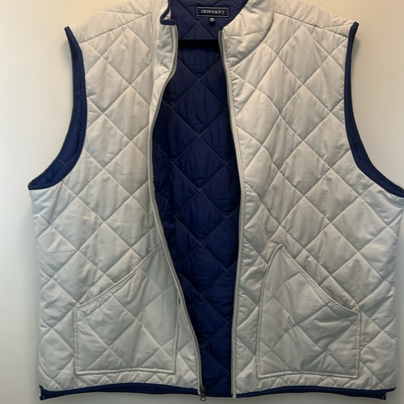 Crown & Ivy Quilted Light Gray & Navy Vest Size 2X - Picture 7 of 8